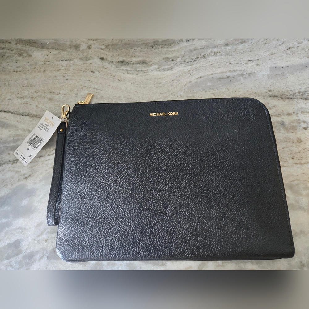 Brand New Michael Kors Black Pebbled Leather Clutch Wristlet Pouch